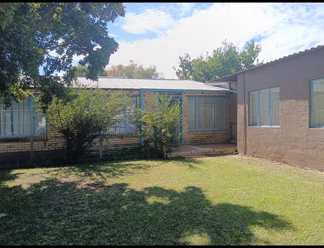 8 BEDROOM HOUSE FOR SALE IN BRANDWAG